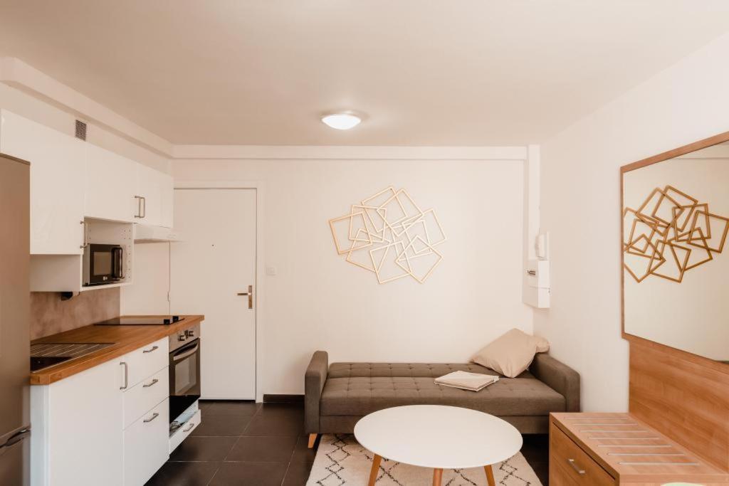 Apartment Calvi. T2 2/4 Personnes A 100 Metres De La Calvi (Corsica)